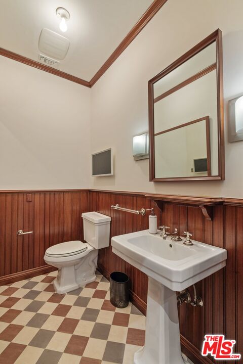 Aria Manor, Sunset Plaza Dr, 90069