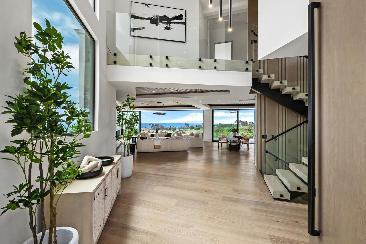 6627 Muirlands Dr, La Jolla, CA 92037