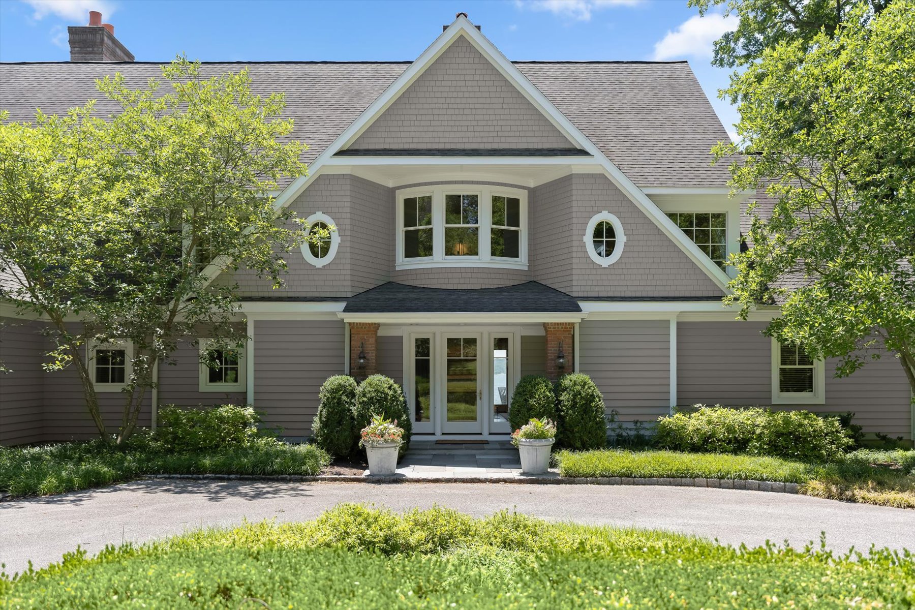 654 Round Hill Road