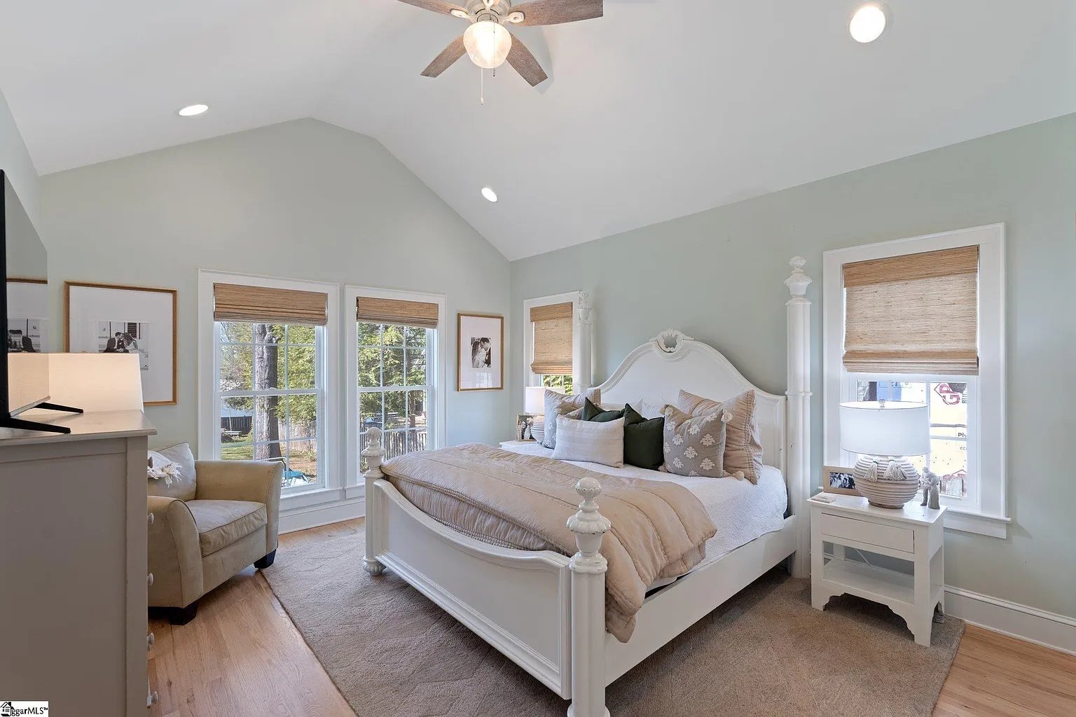 22 N Brookwood Dr