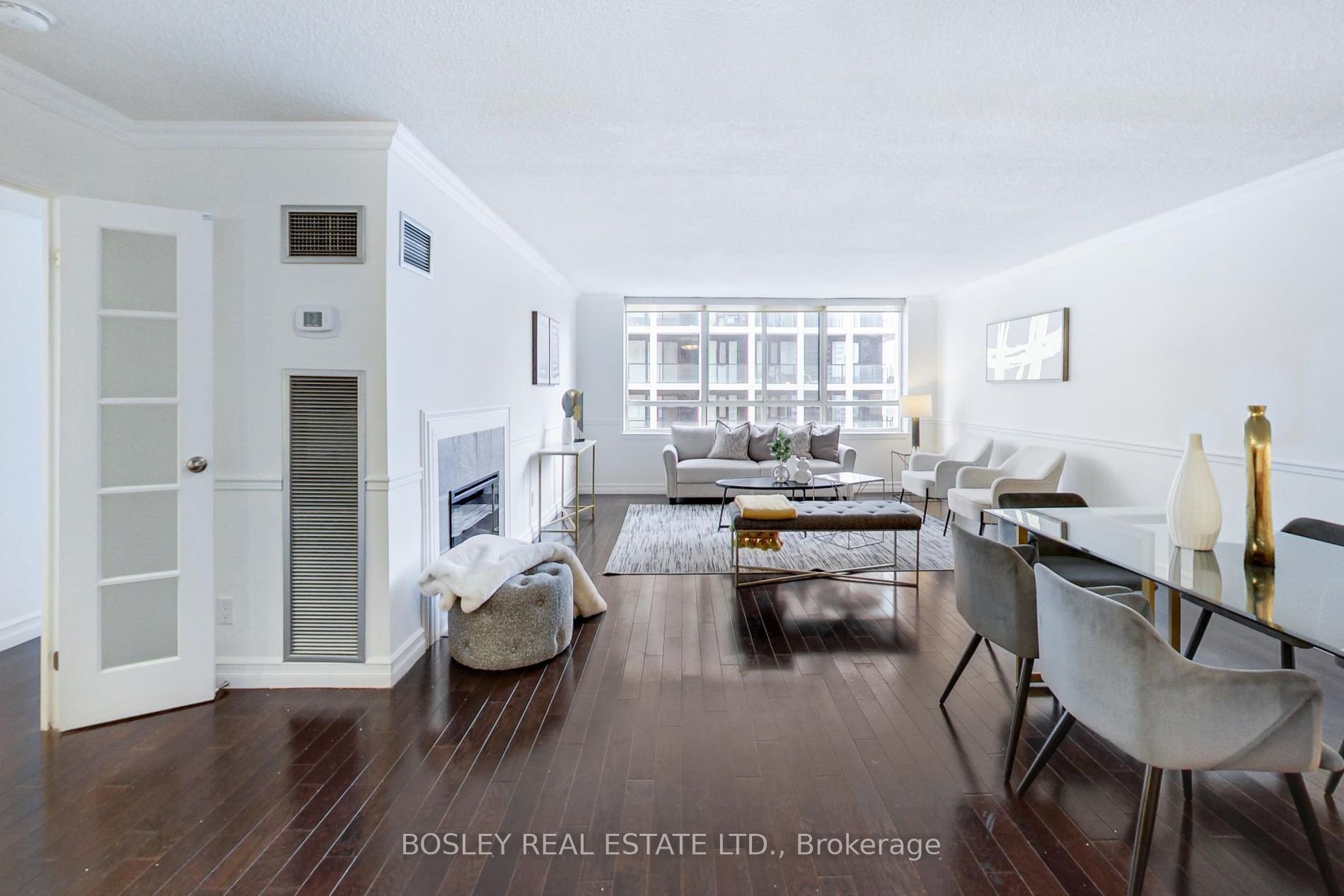 633 Bay St 2005