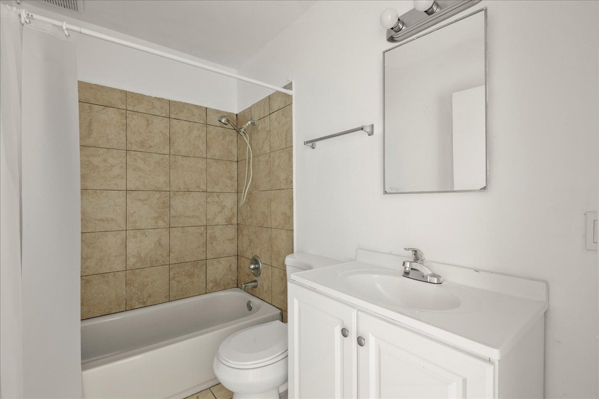 7123 Holly St, Oakland, CA 94621