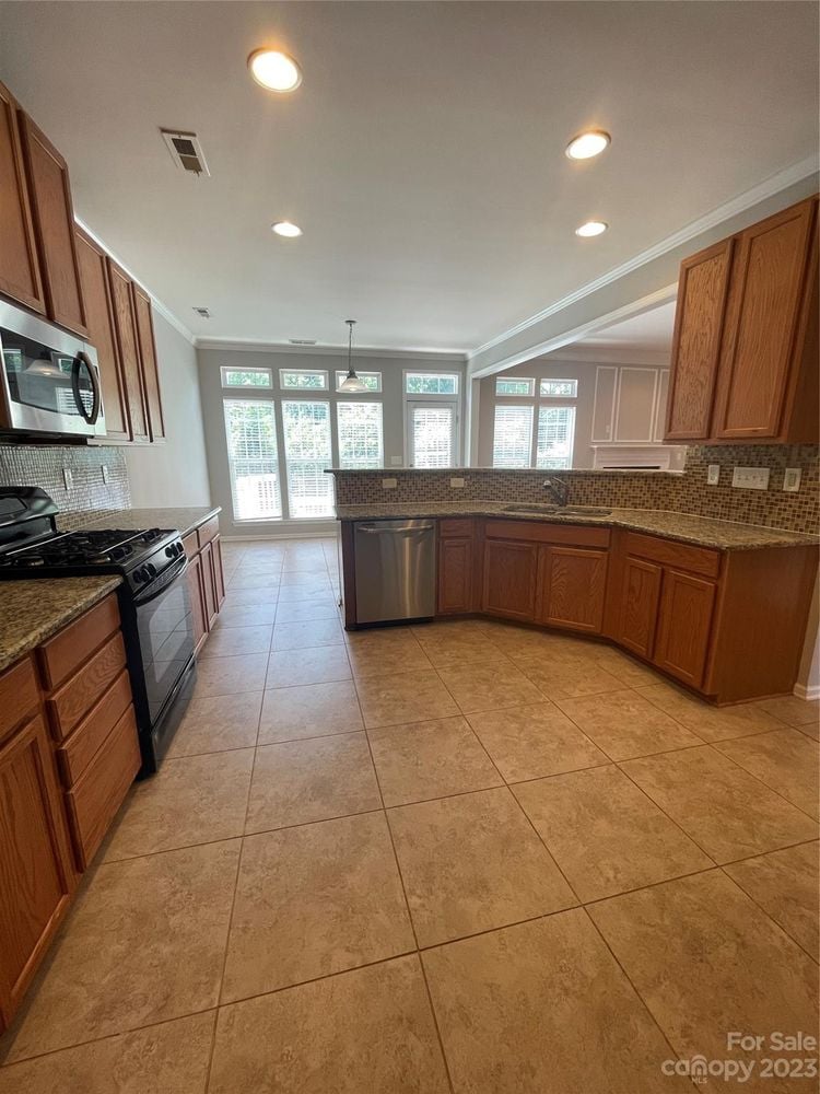 1208 Rockwell View Rd