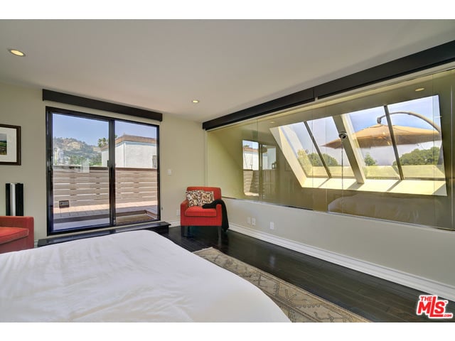851 N Kings Rd #303