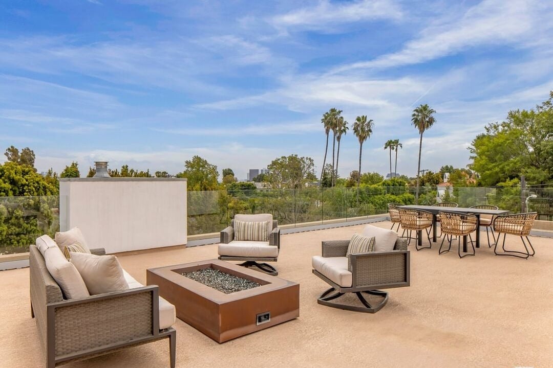 Aurelian Pavilion, W Sunset Blvd, 90049