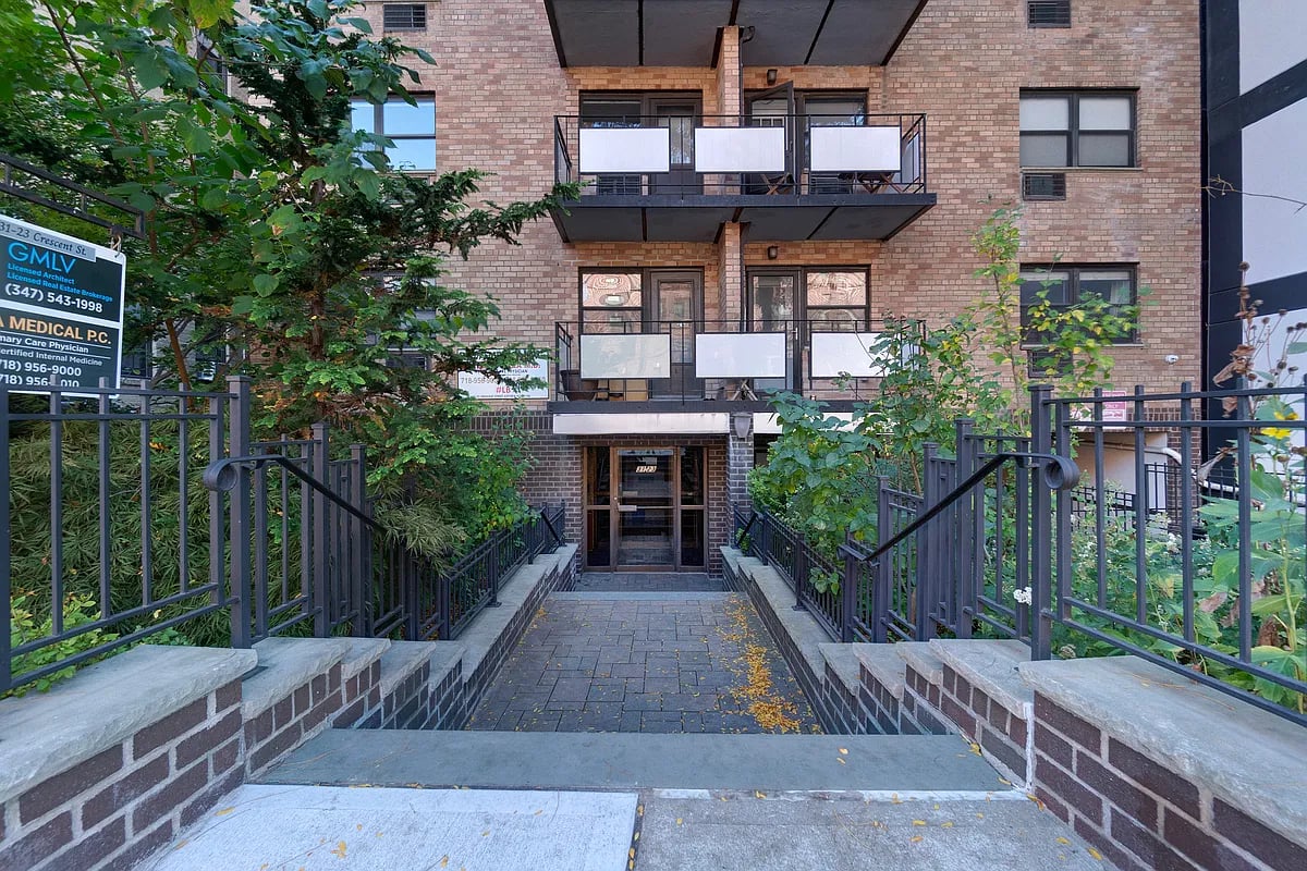 31-23 Crescent St #1D