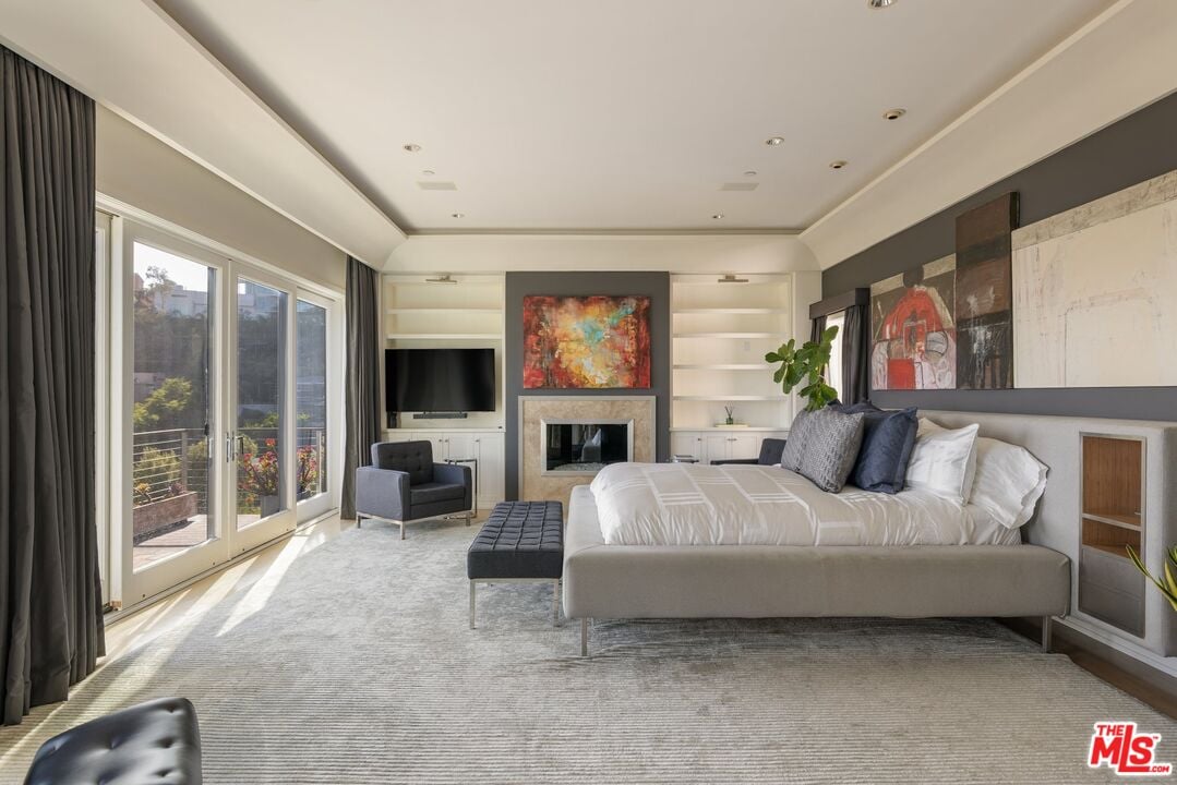 Aria Manor, Sunset Plaza Dr, 90069