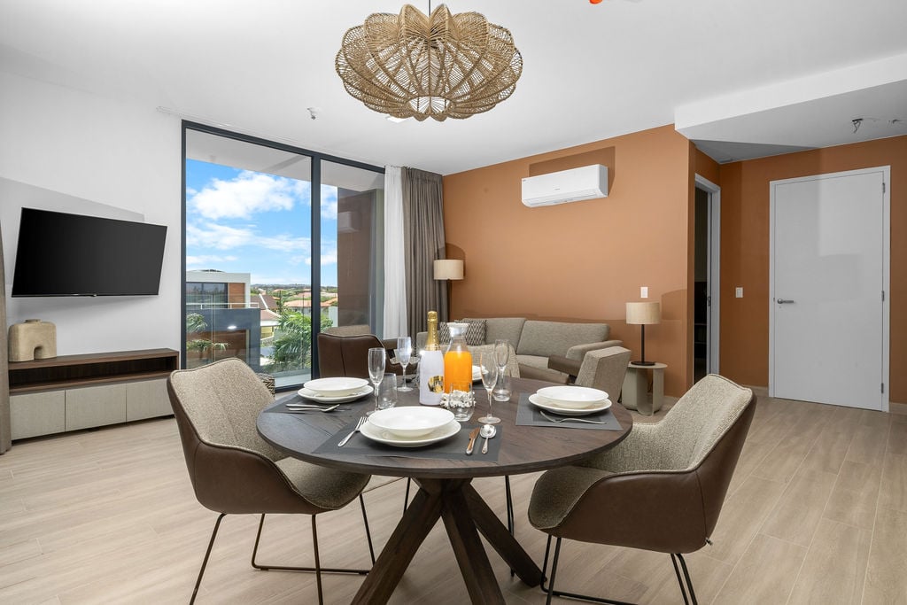Arashi Boutique Condominiums 