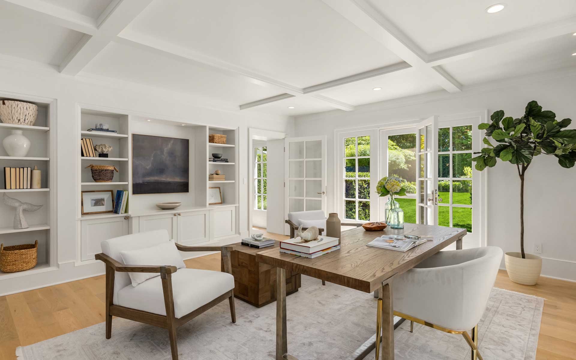 Sunny Hamptons Style in the Heart Of Medina