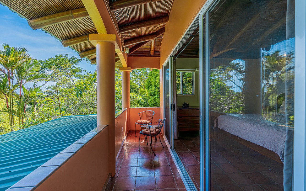 WHALE’S TAIL OCEAN VIEW ESTATE WITH EXTRA LOT 
