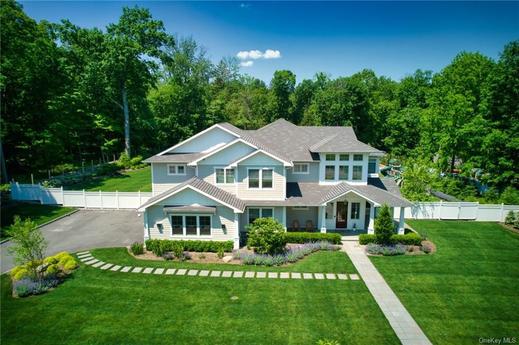 18 East Ln