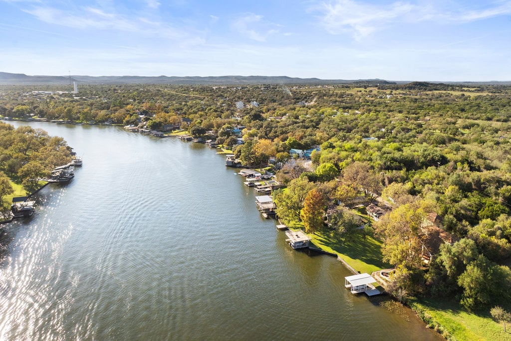 Stunning Waterfront Retreat in the Heart of Kingsland