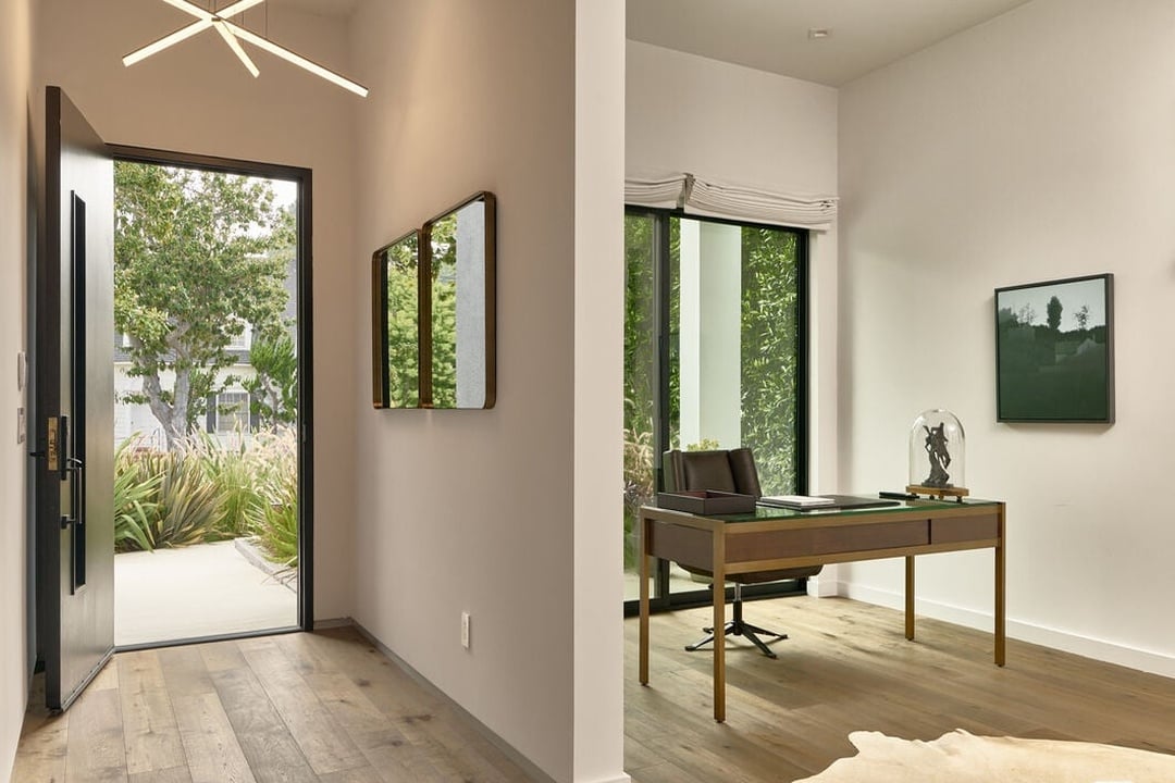 N Bowling Green Way, 90049