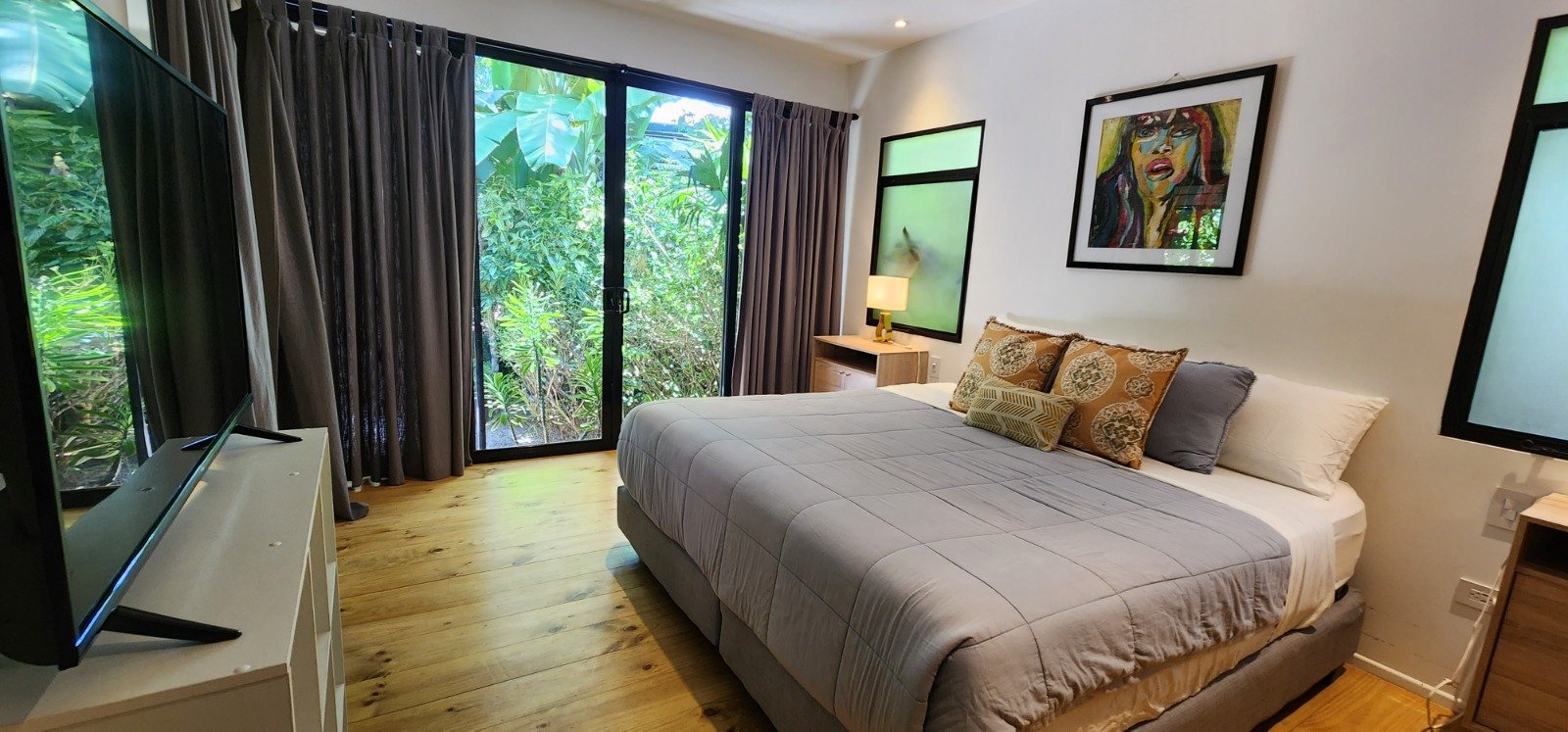 FIRE SALE ! Beautiful hotel in the heart of Ojochal, in Costa Rica’s most desirable areas.