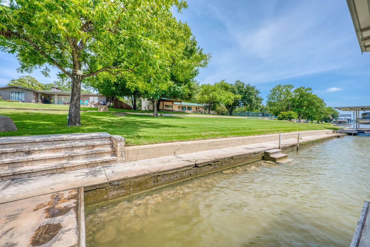 1704 Bluebonnet Lane