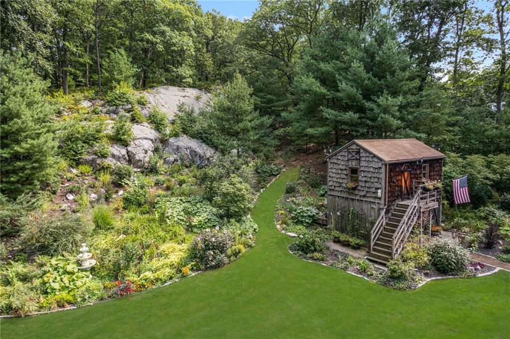 2 Lancers Lane, Lincoln, RI 02865