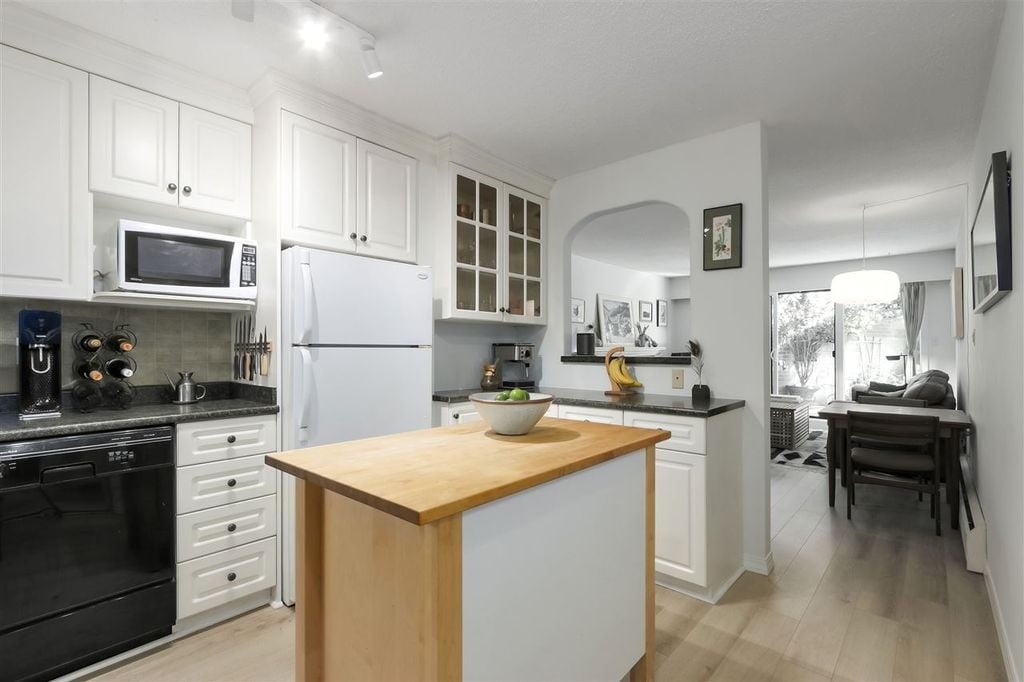 2255 York Ave, #109