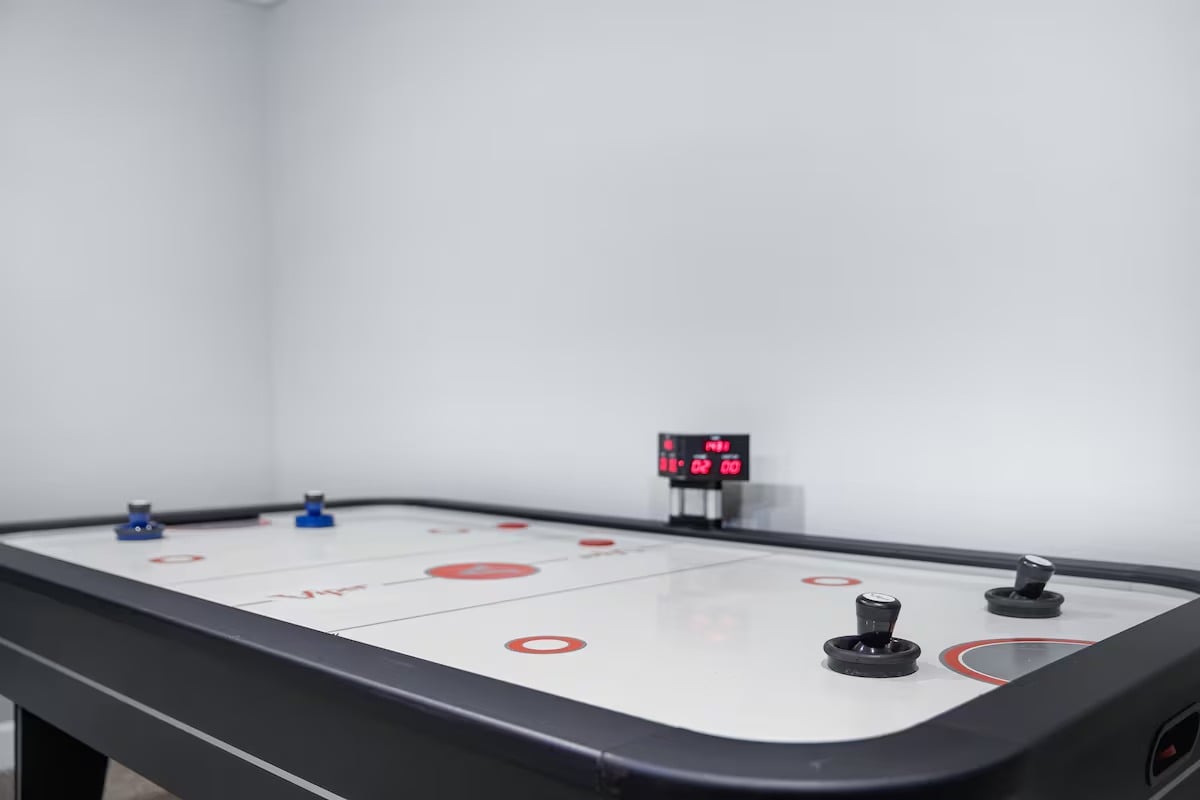 Huge Golf Course Home-Free Heated Pool/Theatre/Gym