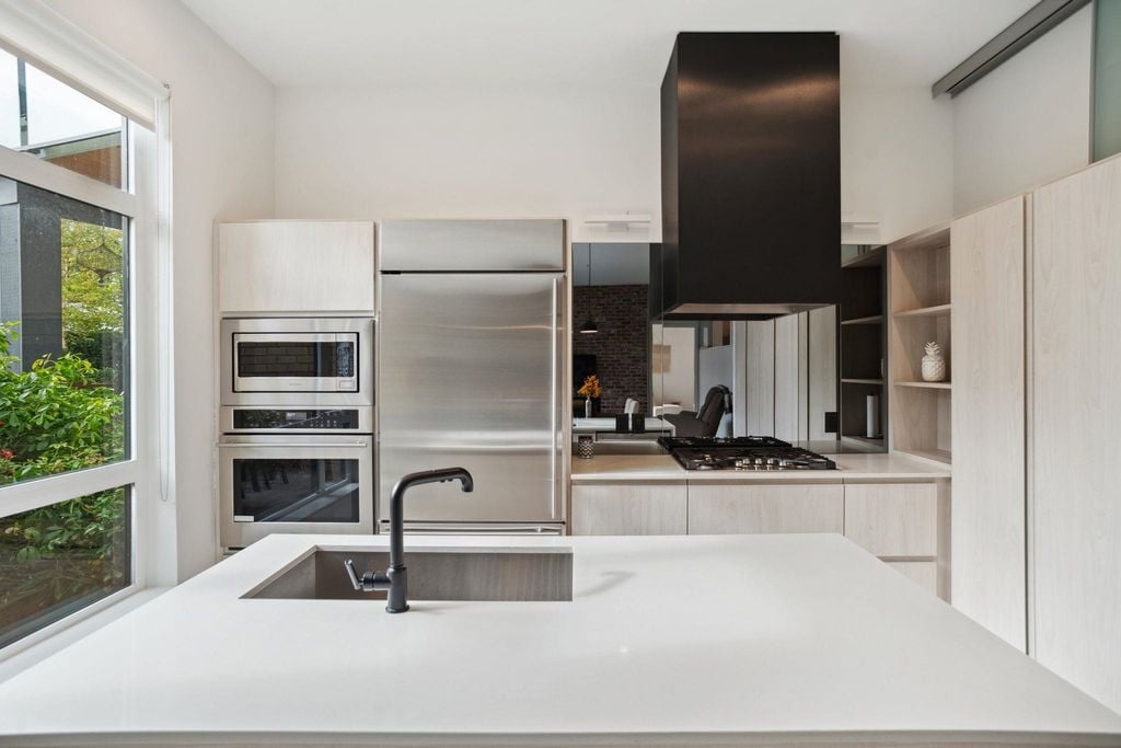 300 Salter St, #106