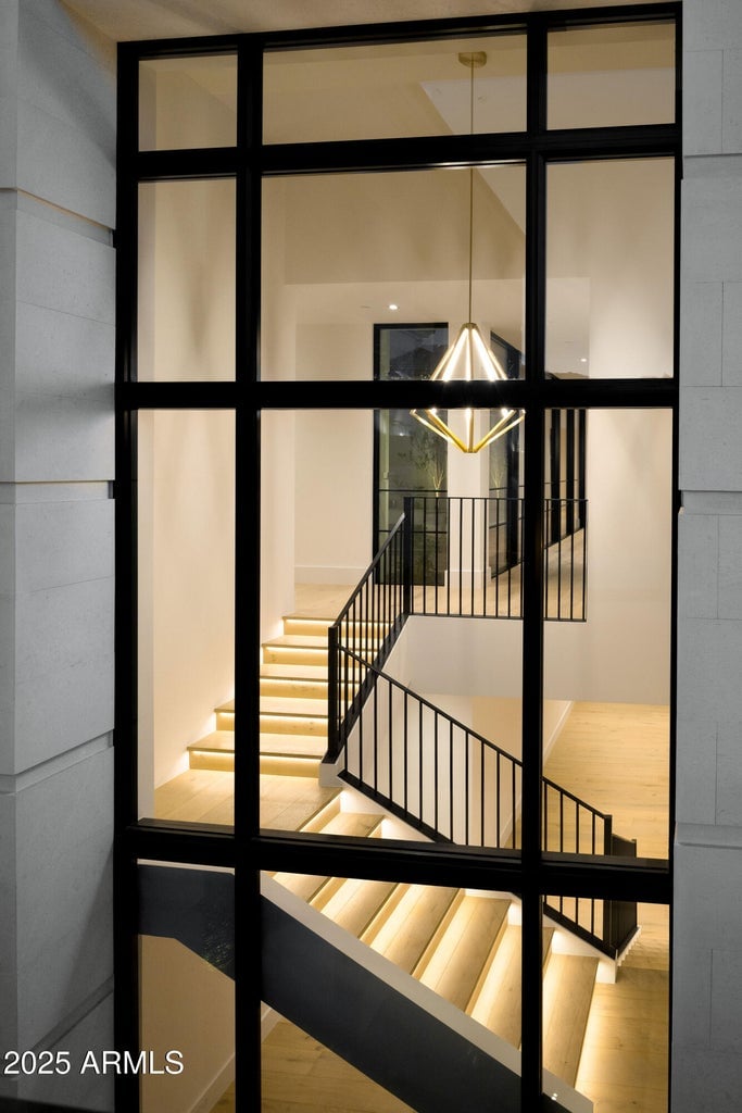 6512 E HUMMINGBIRD Ln