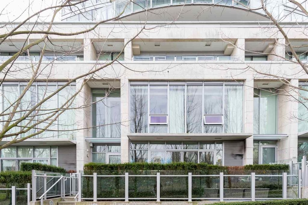 286 Beach Crescent