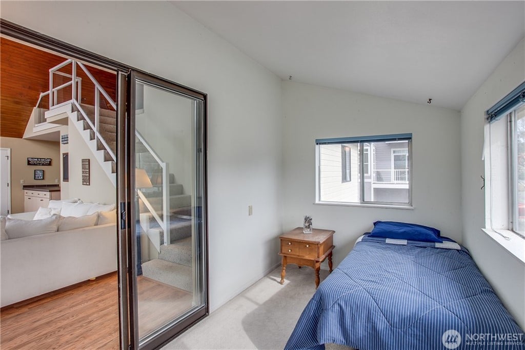 261 Lakeview Pl
