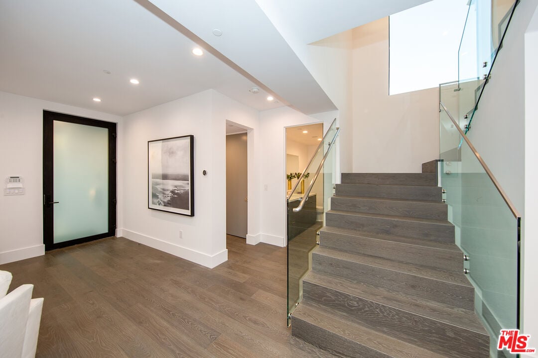 S Sherbourne Dr, 90035