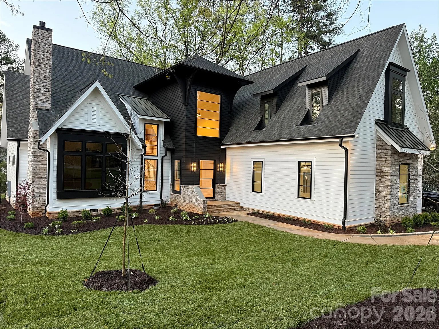 1209 Meadowood Ln