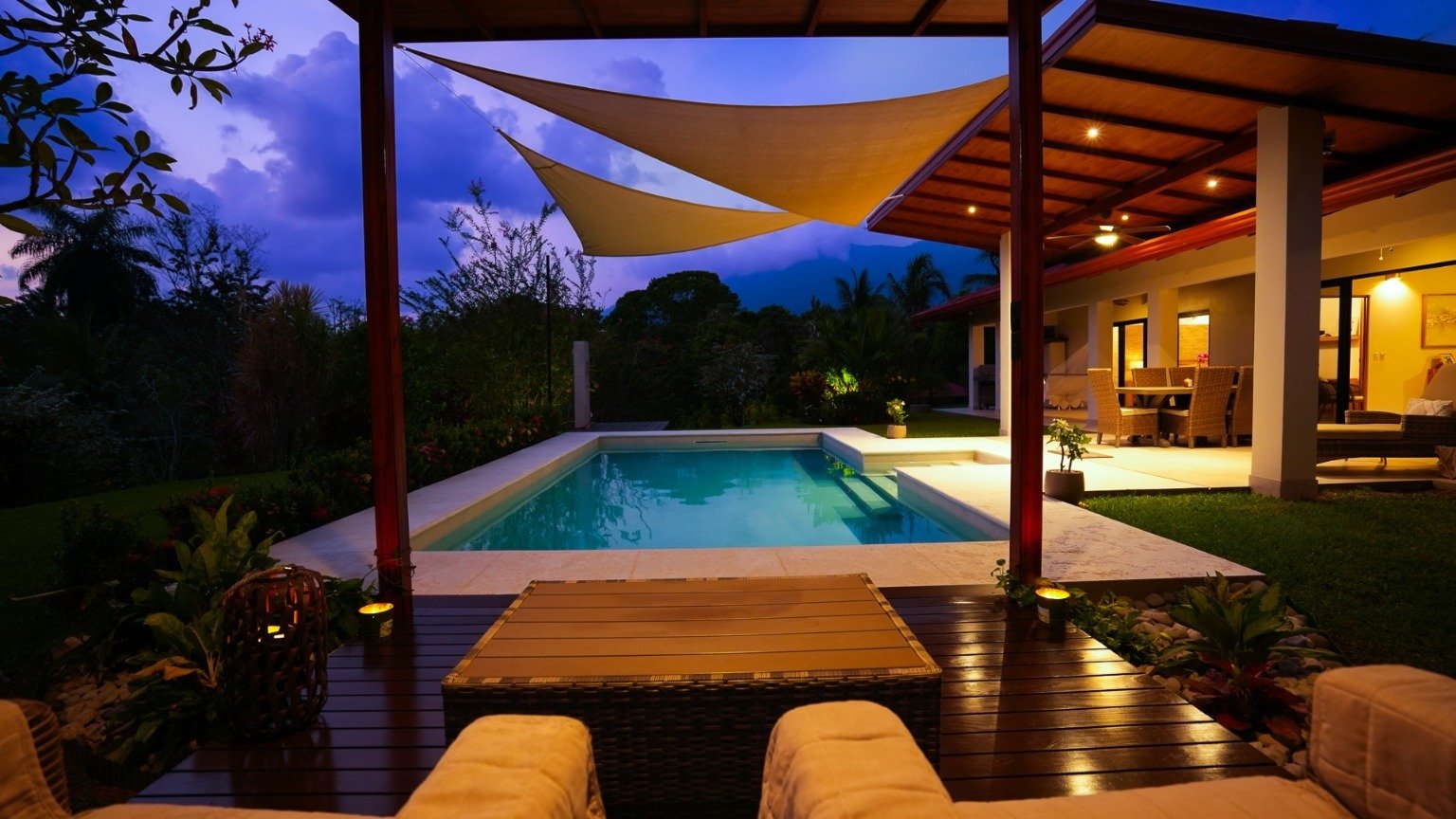 Stunning 2-Bedroom, 2-Bathroom Home with Pool on a Spacious Lot in Ojochal – Calle Papagayo