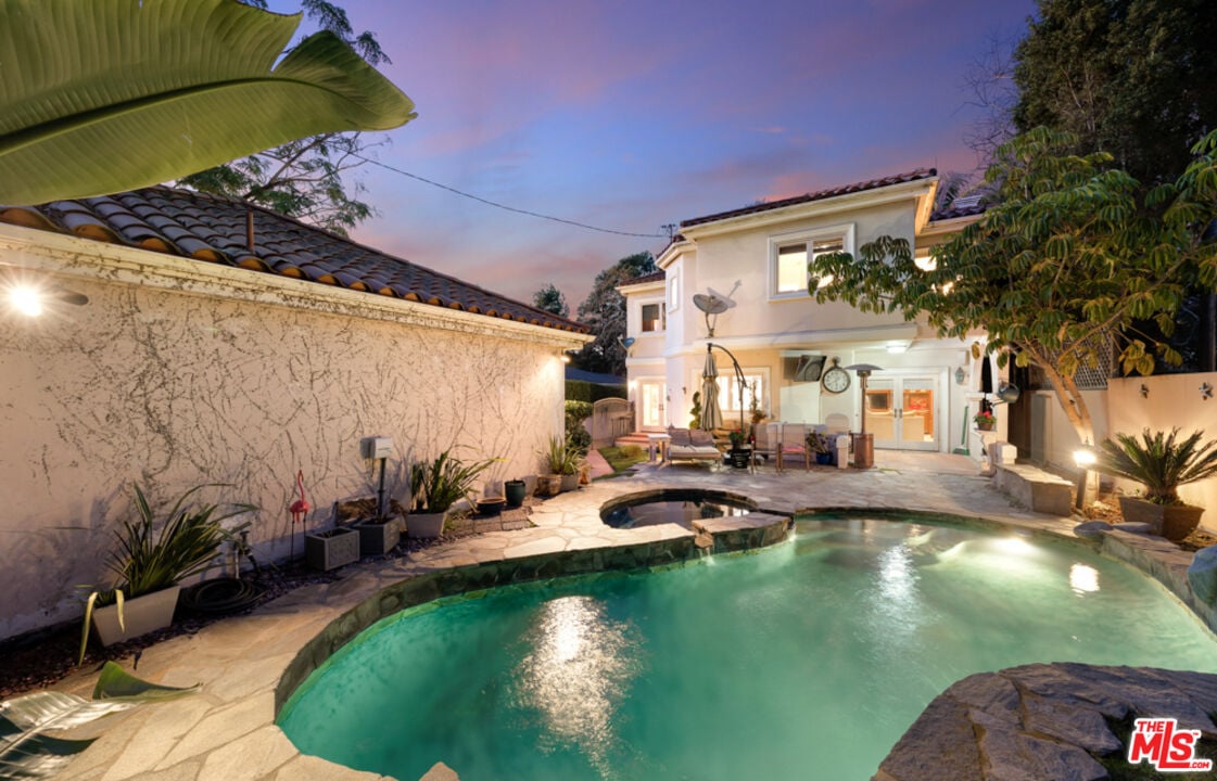 338 Entrada Dr