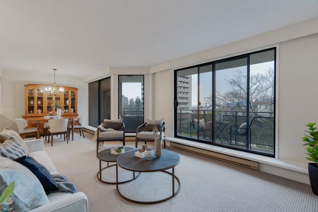 444 Lonsdale Ave, #305