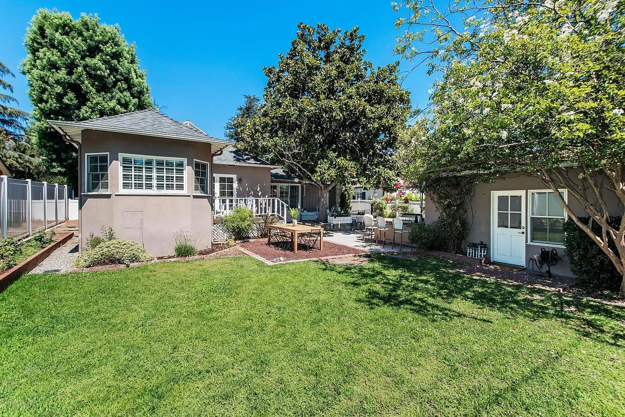 2630 Las Lunas St