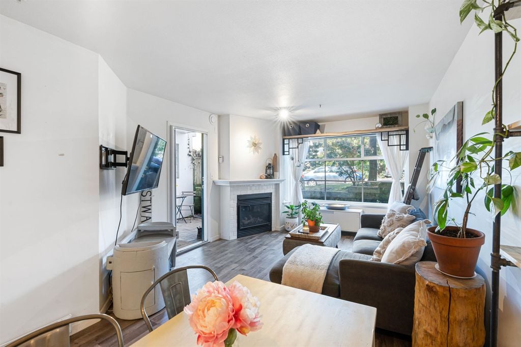2388 Triumph St, #109