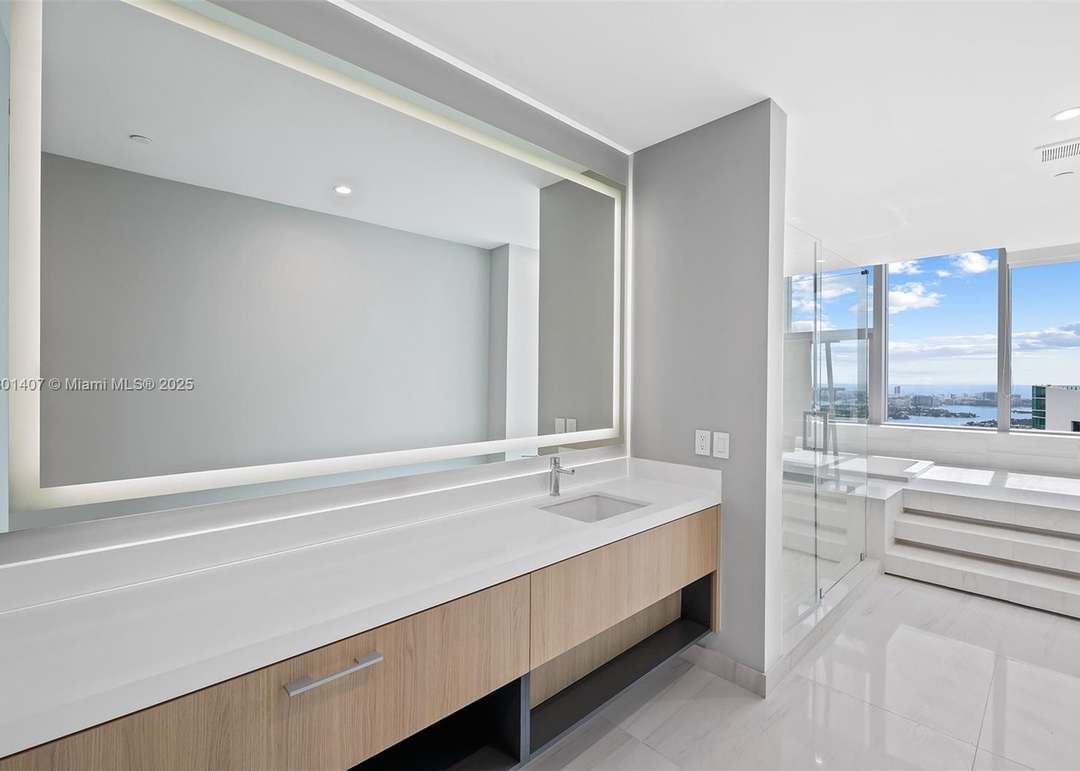 851 NE 1st Ave Ph 5401