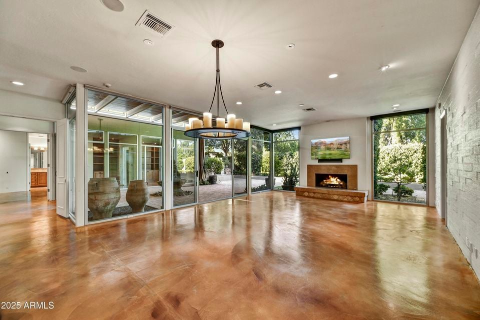 5652 N Scottsdale Rd
