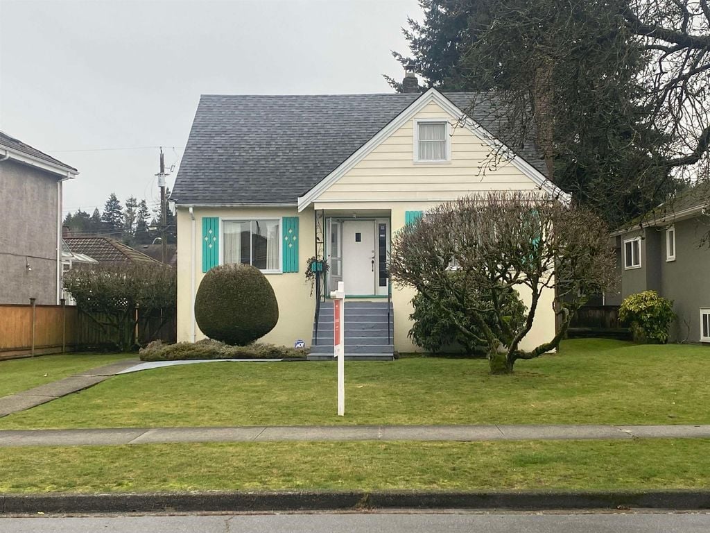 266 W 26th Ave