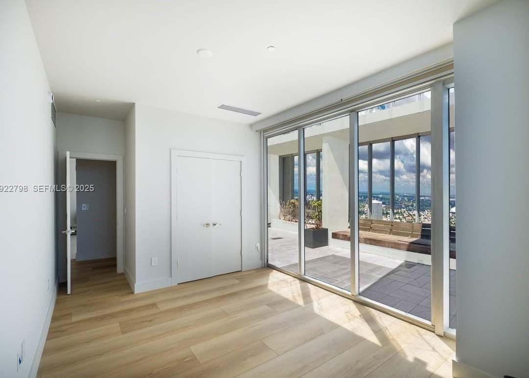 465 Brickell Ave #5701