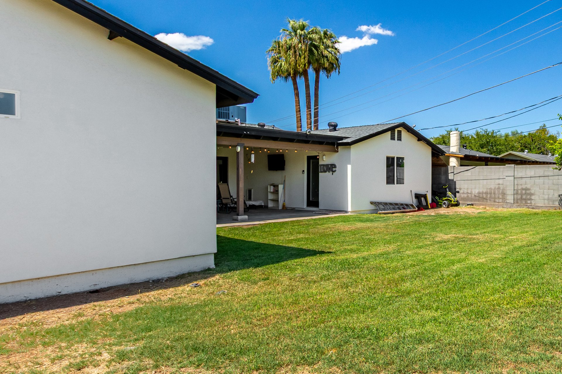 3439 N 45TH Place