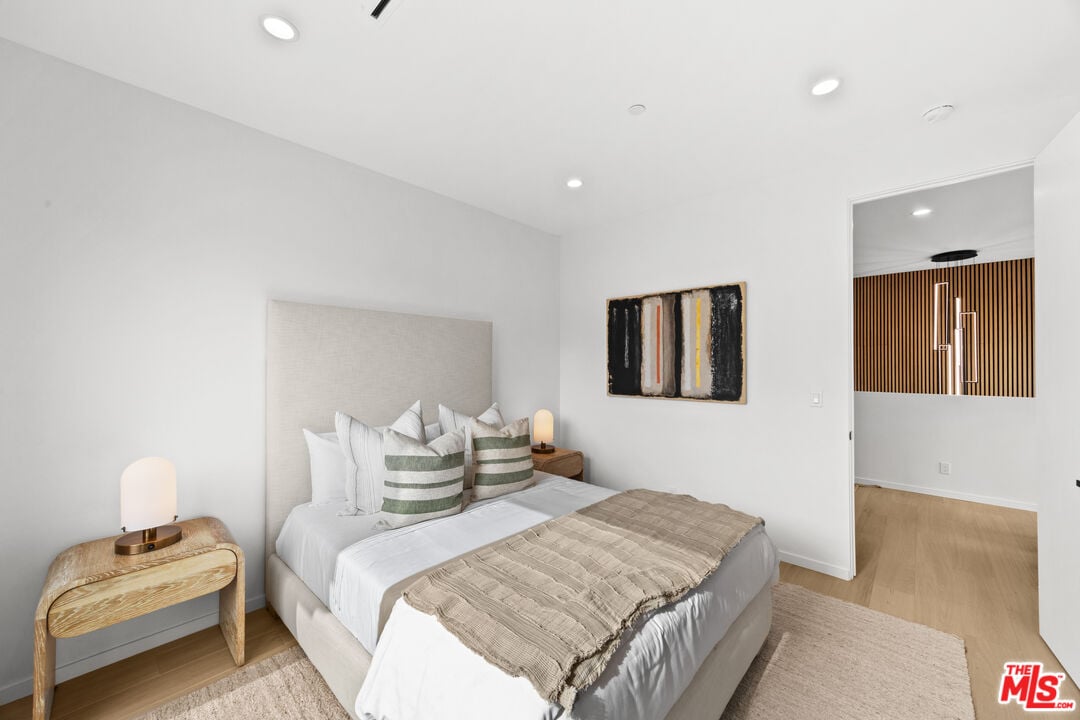 Castle Heights Pl, 90034