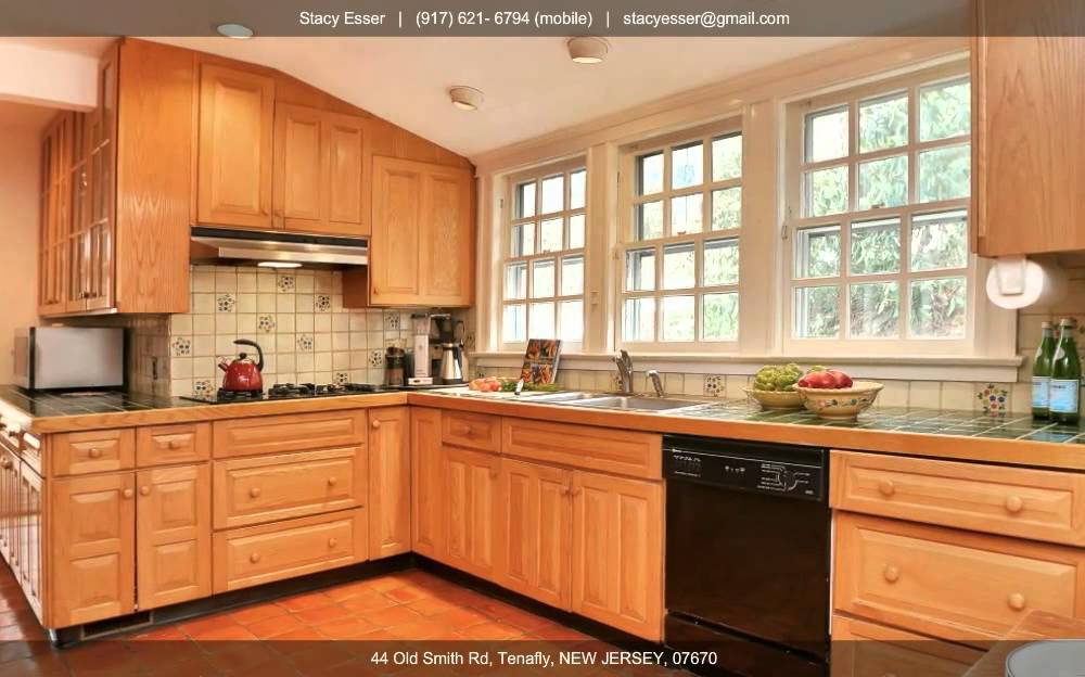 44 Old Smith Rd, Tenafly, NJ 07670