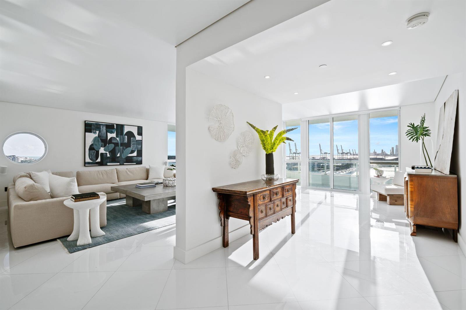 520 WEST AVE #1601