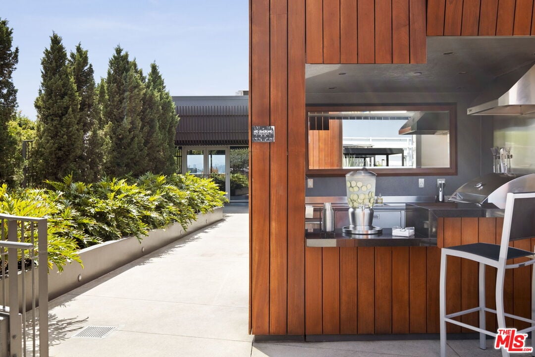 6250 Hollywood Blvd, #8A