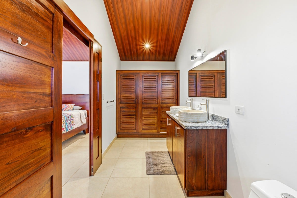 1.62 ACRES – Luxury 3 Bedroom Home Plus Guest House With Breathtaking Valley Views & Private Creek Access, Private Mountain Retreat!!!