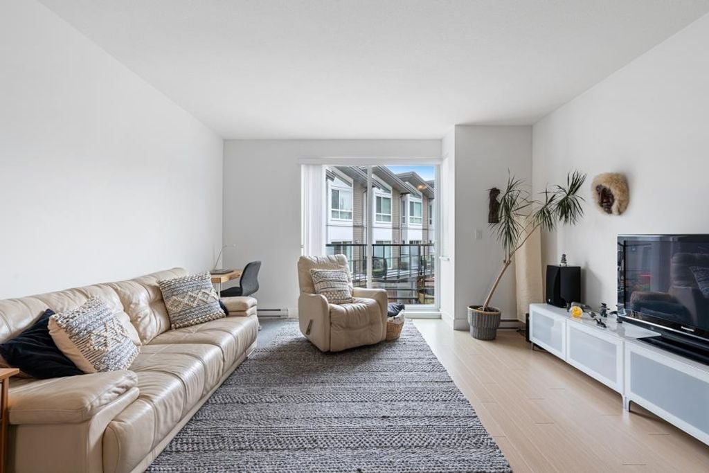909 Clarke Rd, #13