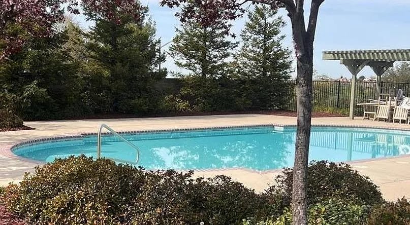 2200 Red Hawk Ct