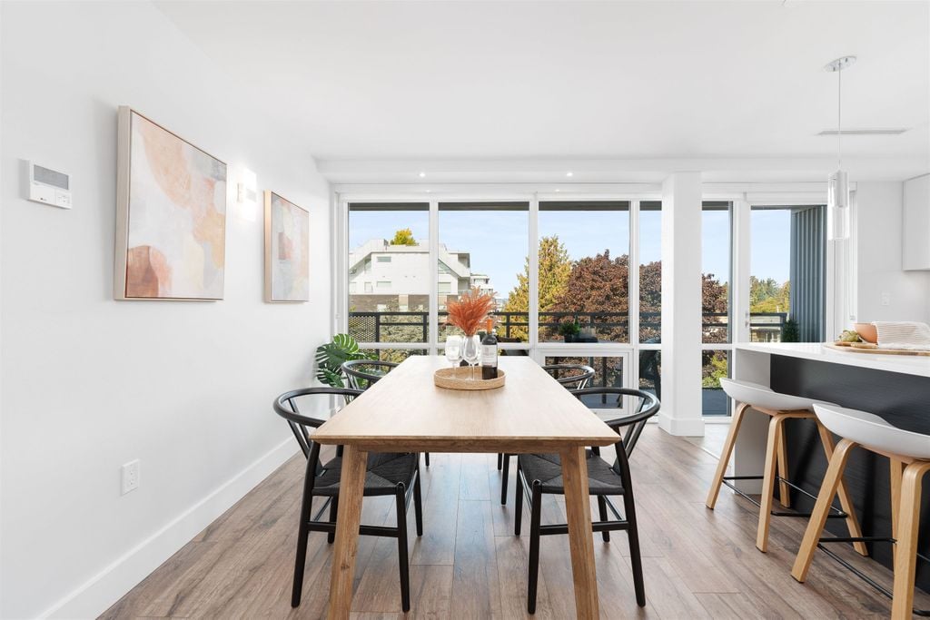 5118 Cambie St, #402