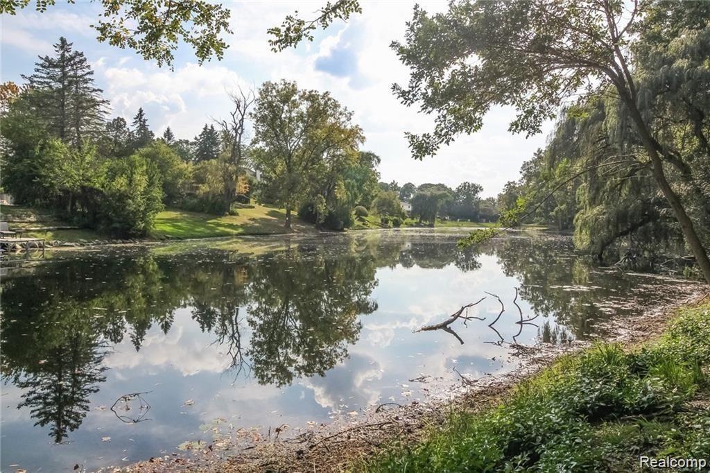 4270 Stoneleigh Road