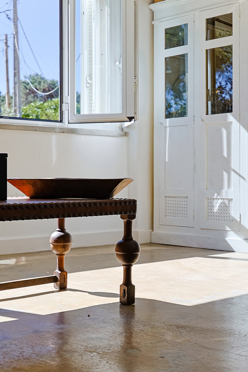 Spacious 5-Bedroom Villa with Expansive Garden Near Sintra in Colares