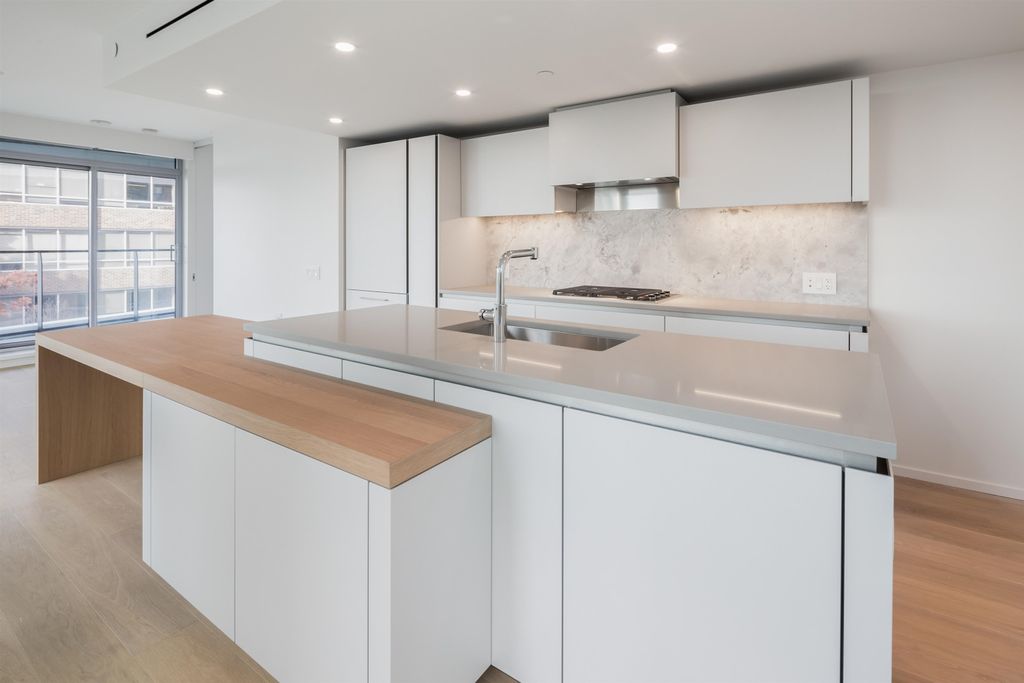 889 Pacific St, #403