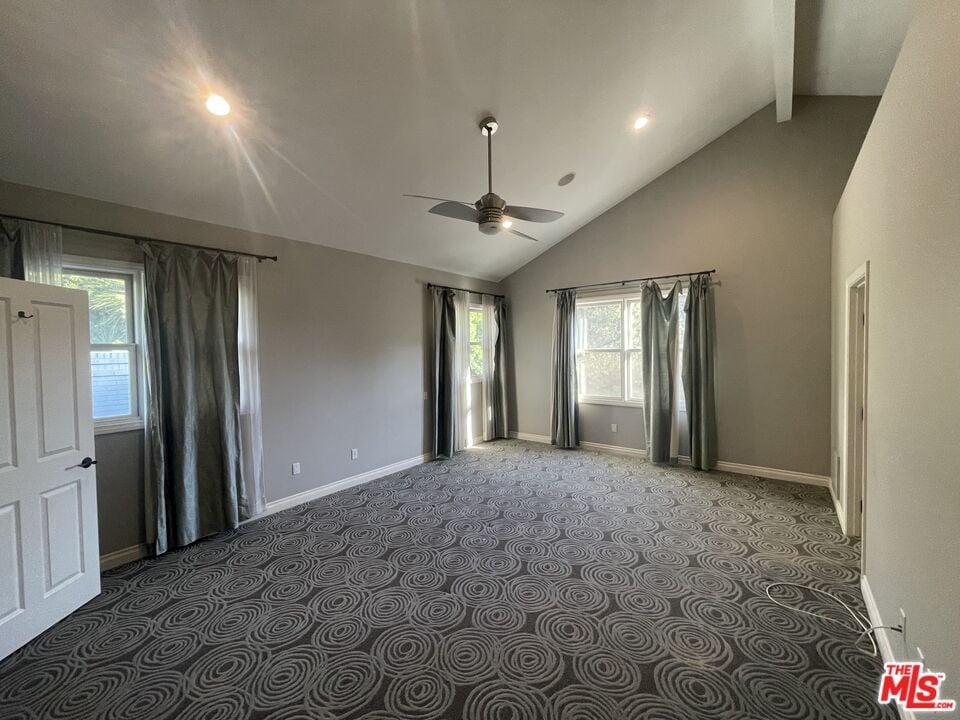 9500 Cresta Dr